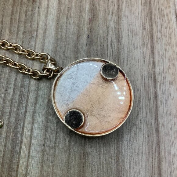 Chico's Ombre Peach Silver Circle Disc Pendant Gold Tone Necklace - Picture 6 of 7